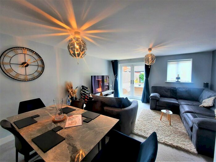 3 Bedroom Property To Rent In Hamstall Close, Streethay, Lichfield, WS13