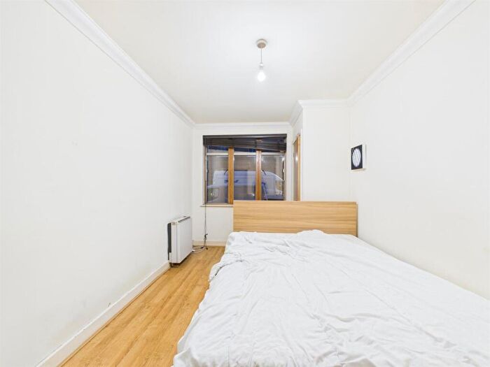 1 Bedroom Apartment For Sale In Bishops Court, Folgate Street, London, E1