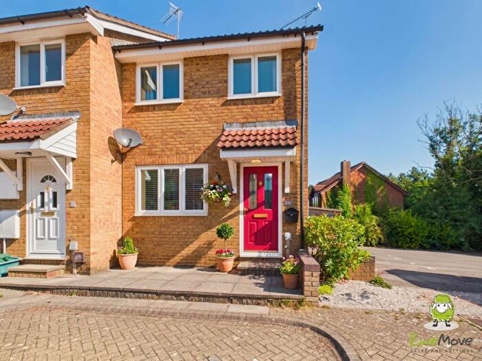 2 Bedroom End Of Terrace House For Sale In Chantry Mews, Basingstoke, Hampshire, RG22