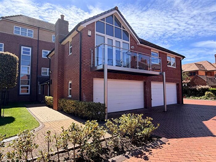 2 Bedroom Apartment For Sale In Ribble Point, Inner Promenade, Fairhaven, Lytham St Annes, FY8