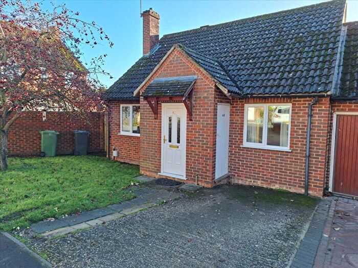 2 Bedroom Link Detached House For Sale In Badgers Bank, Lychpit, Basingstoke, Hampshire, RG24