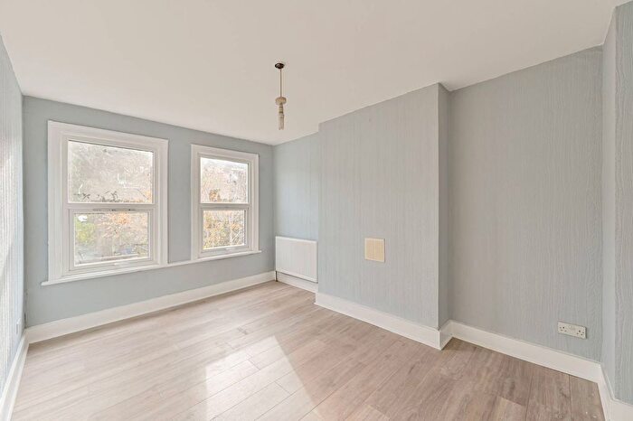 1 Bedroom Flat To Rent In Dalebury Road, Tooting Bec, London, SW17