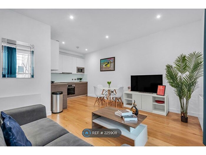 Studio To Rent In Central House, Hounslow, TW3