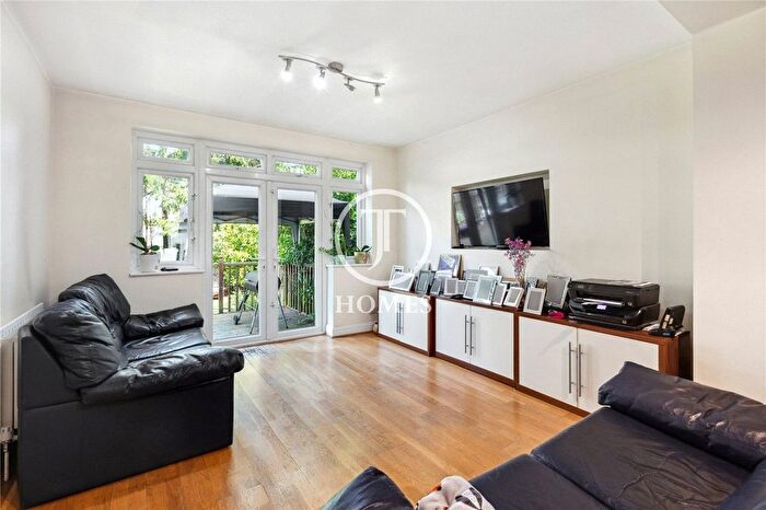 5 Bedroom Detached House For Sale In Mayfield Gardens, London, NW4