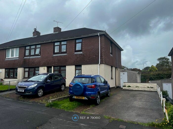 3 Bedroom Flat To Rent In Waunscil Avenue, Bridgend, CF31