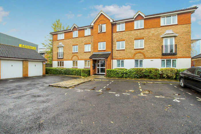 2 Bedroom Flat To Rent In Bodiam Court, Maidstone, Kent, ME16