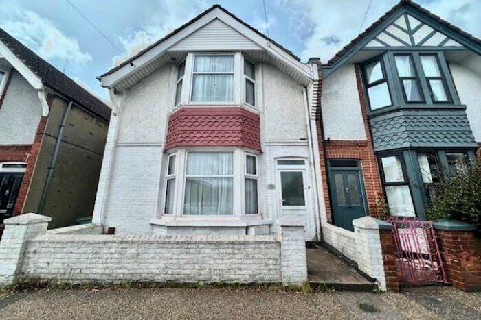 4 Bedroom Semi-Detached House To Rent In Firle Road, Eastbourne, BN22