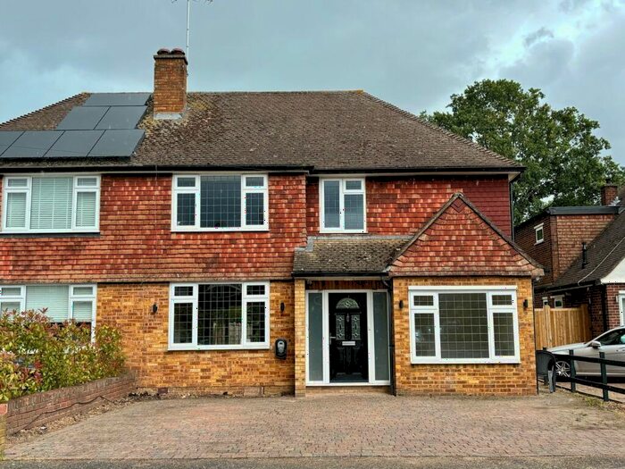 4 Bedroom Semi-Detached House To Rent In York Gardens, Walton-on-Thames, KT12