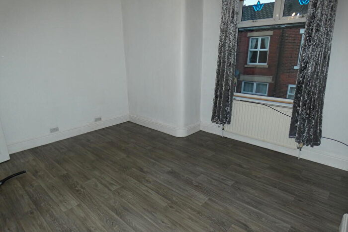 3 Bedroom End Of Terrace House To Rent In New Barton Street, M6