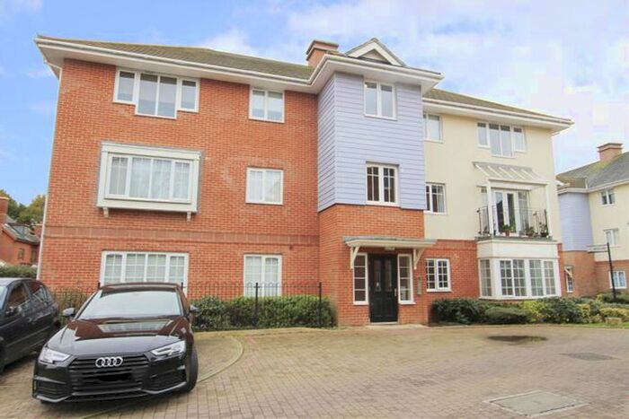 2 Bedroom Flat To Rent In Sandridge Court, Flowers Avenue, Ruislip, HA4