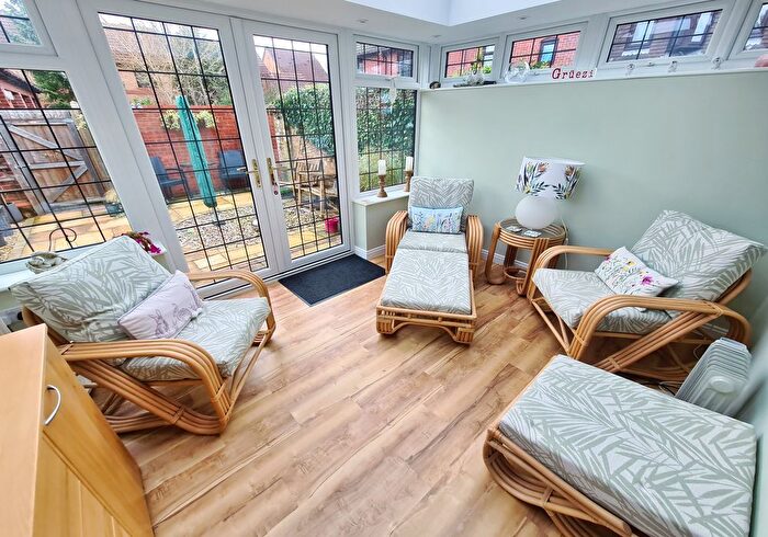2 Bedroom End Of Terrace House For Sale In Denbigh Close, Southampton, SO40