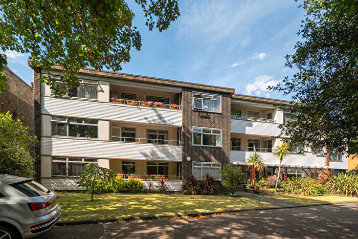 3 Bedroom Apartment For Sale In Blackheath Park, London, SE3