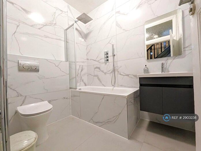6 Bedroom Semi-Detached House To Rent In The Drive, London, NW11