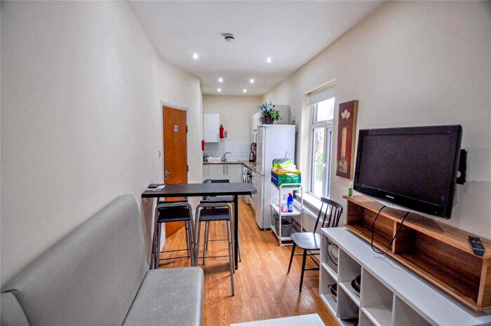 4 Bedroom Flat To Rent In Landcross Road, Manchester, M14