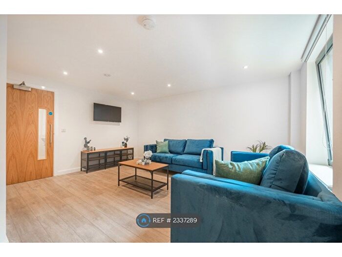 5 Bedroom Flat To Rent In Anglo Works, Sheffield, S1