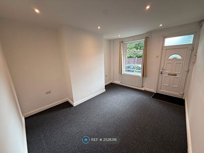 2 Bedroom End Of Terrace House To Rent In Brookland Street, Rochdale, OL16