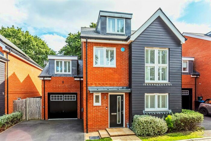 4 Bedroom Detached House To Rent In Four Oaks, Hurst Green, RH8