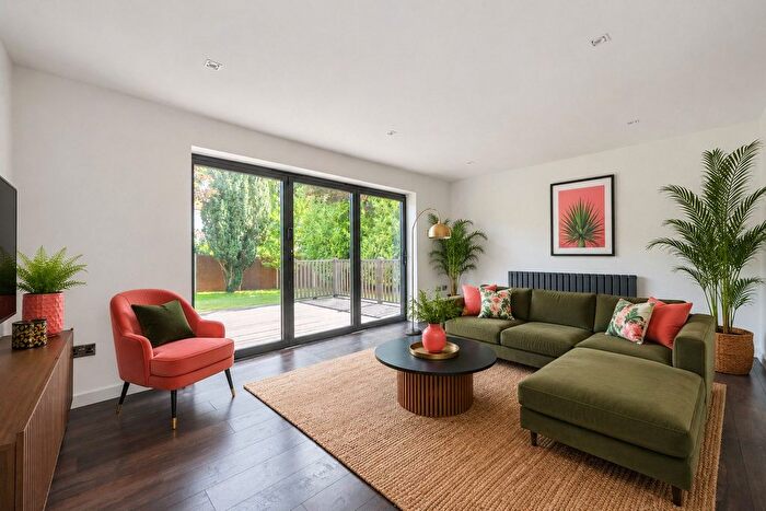 3 Bedroom Detached House For Sale In Romans Gate, Pamber Heath, Tadley, Hampshire, RG26