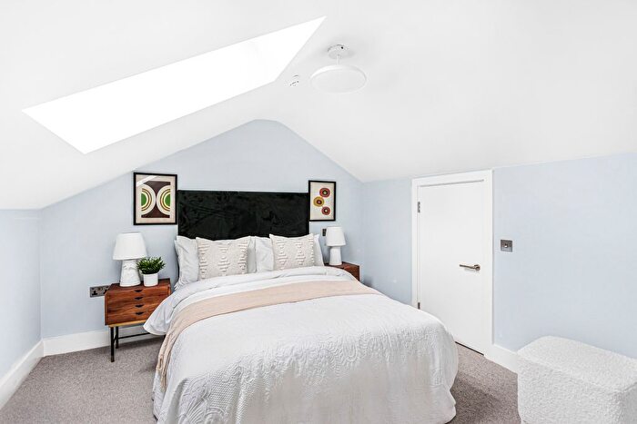 2 Bedroom Flat For Sale In Church Road, Teddington, TW11