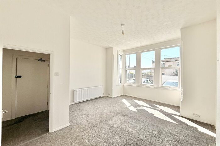 1 Bedroom Flat To Rent In Genesta Road, Westcliff-On-Sea, SS0