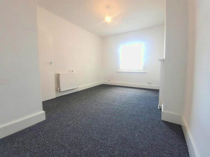 3 Bedroom Flat To Rent In High Street, Herne Bay, CT6