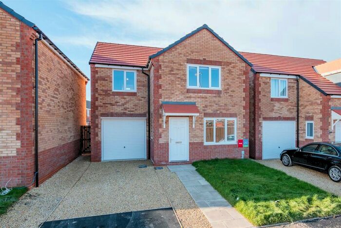 3 Bedroom Detached House To Rent In Carrwood Park, Bradford, BD4