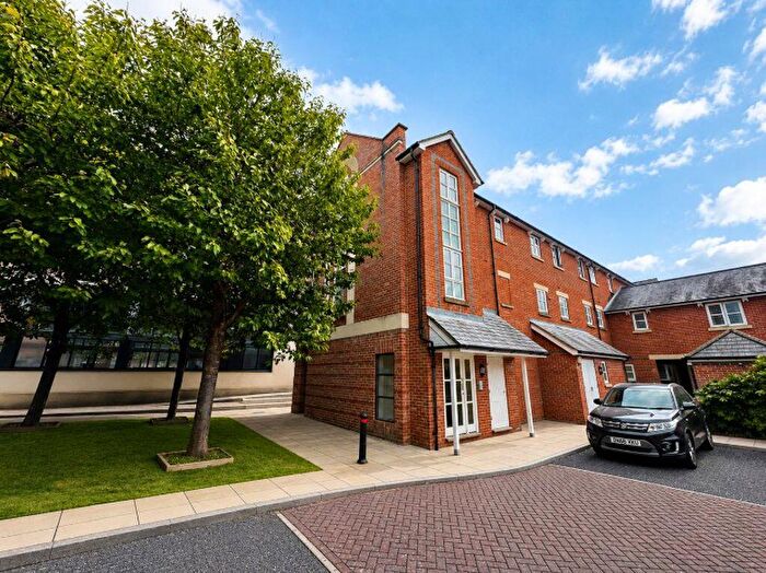 1 Bedroom Flat To Rent In South Square, Knowle Village, PO17