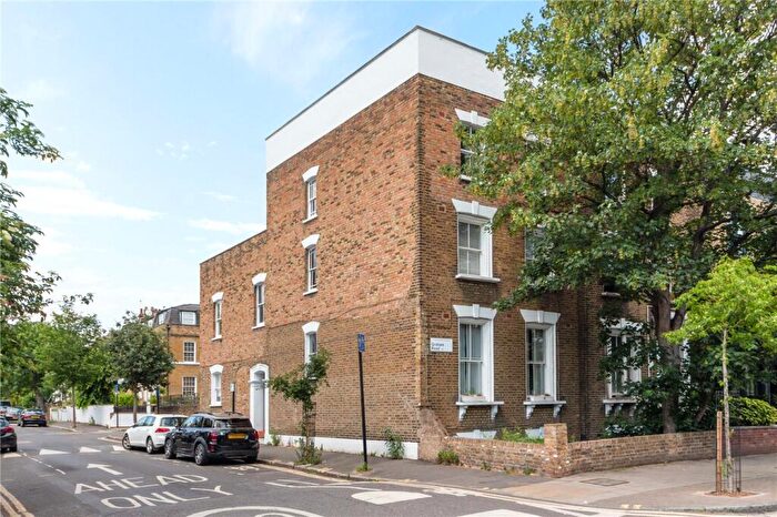 1 Bedroom End Of Terrace House For Sale In Graham Road, London, E8