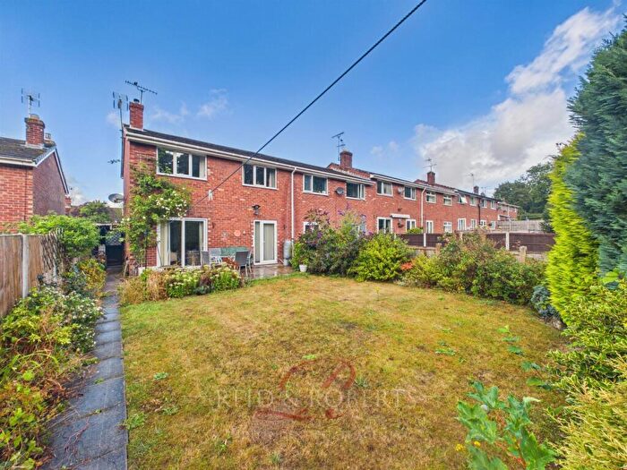3 Bedroom Semi-Detached House For Sale In Queensway, Hope, Wrexham, LL12