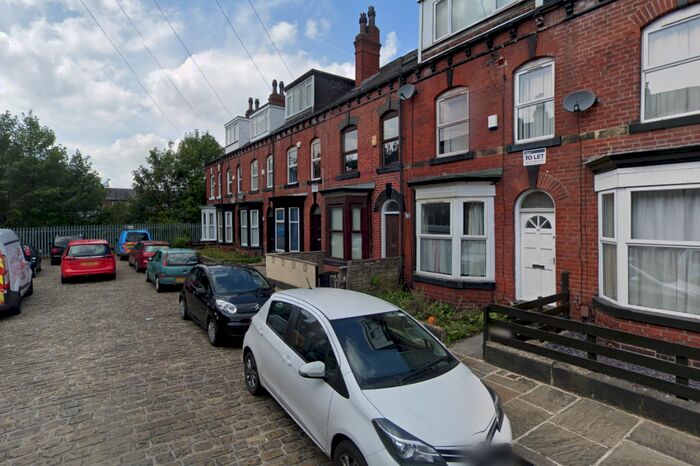 6 Bedroom Terraced House To Rent In Ashville Grove, Leeds, West Yorkshire, LS6