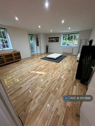 2 Bedroom Flat To Rent In Foxley Lane, Purley, CR8