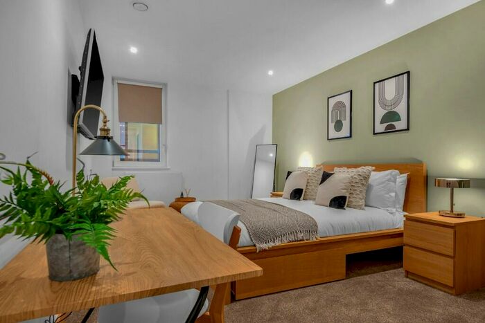 Studio To Rent In White Church Ln, London, E1