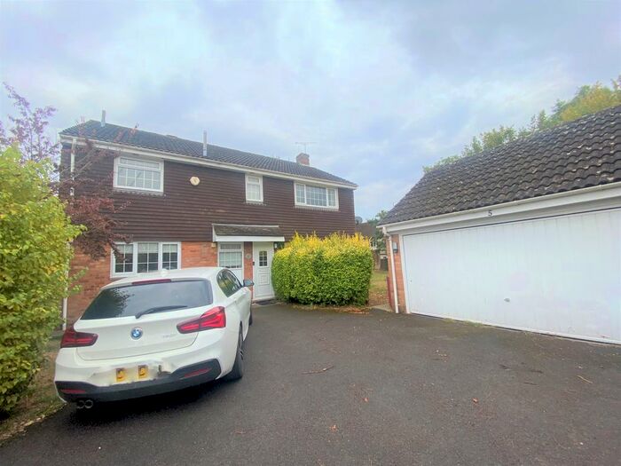 4 Bedroom Detached House To Rent In Holmleigh, Swindon, SN25