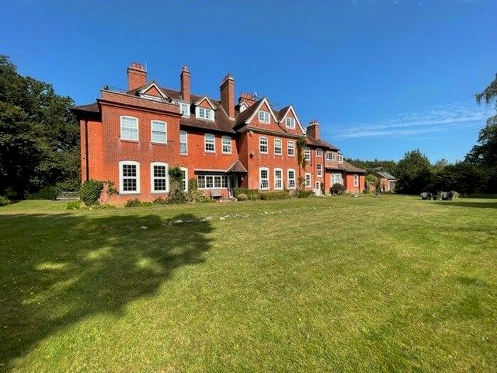 2 Bedroom Flat To Rent In Netley Hill Estate, Southampton, SO19