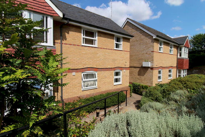 2 Bedroom Ground Flat To Rent In Nags Head Close, Hertford, SG13