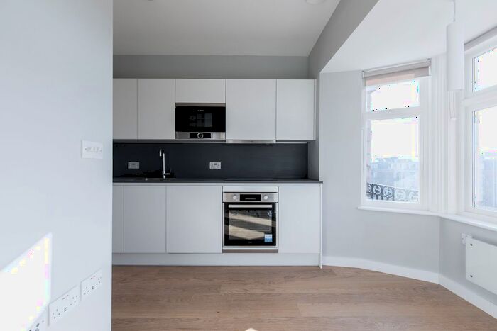 Studio To Rent In Avonmore Road, London, W14