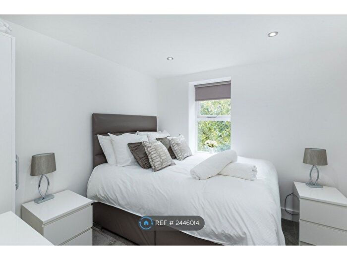 1 Bedroom Flat To Rent In Elmsdown House, Stratford, E15
