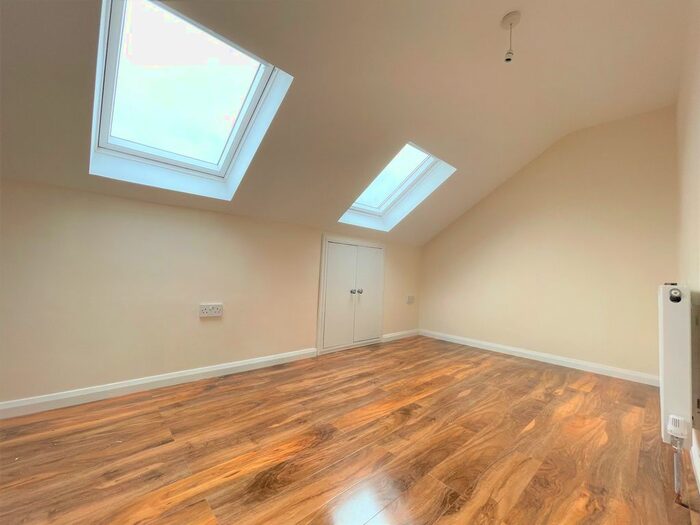 3 Bedroom Flat To Rent In Gledwood Avenue, Hayes UB4