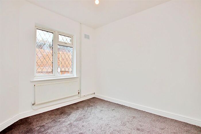 2 Bedroom Bungalow For Sale In Grosvenor Road, Borehamwood, WD6