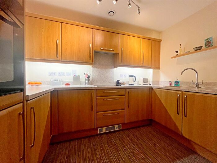 1 Bedroom Flat For Sale In Hornchurch Road, Hornchurch, RM12
