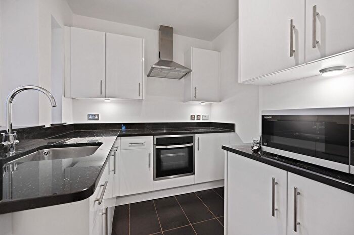 2 Bedroom Flat To Rent In Colney Hatch Lane, London, N10