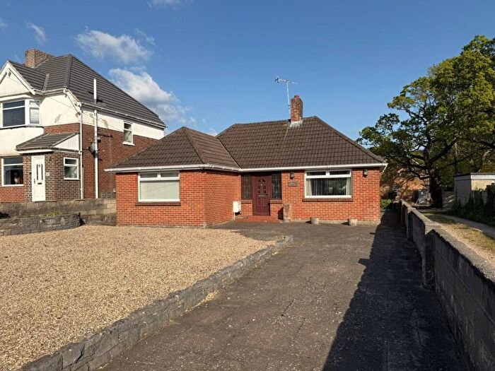 2 Bedroom Bungalow For Sale In Foxholes Road, Oakdale, Poole, BH15