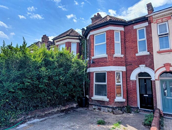 2 Bedroom Flat To Rent In Atherley Road, Atherley Road, SO15