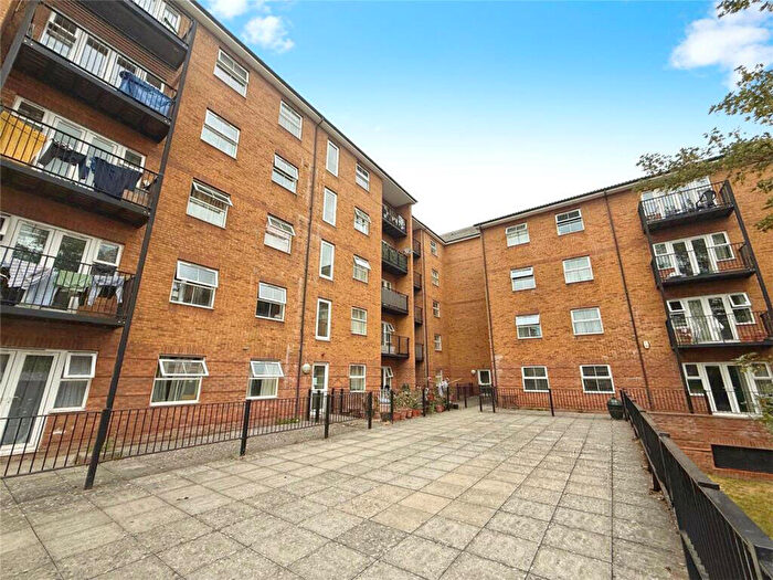 1 Bedroom Flat For Sale In Holly Street, Luton, LU1