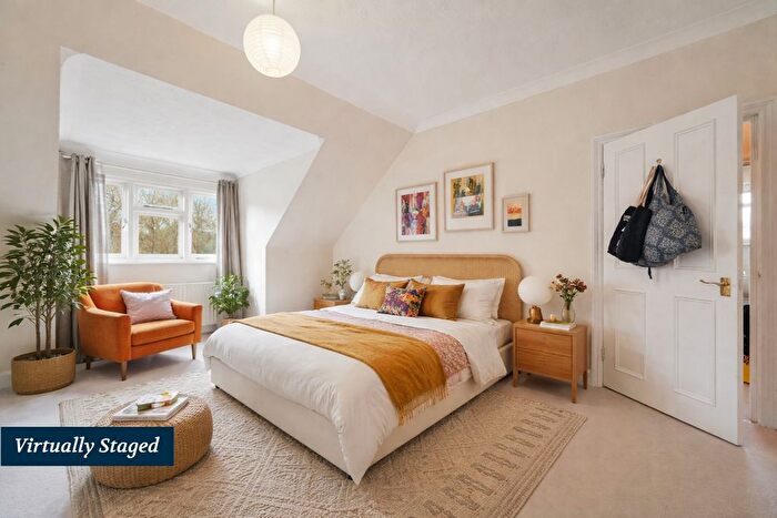 2 Bedroom Flat For Sale In Chatsworth Road, Mapesbury, NW2