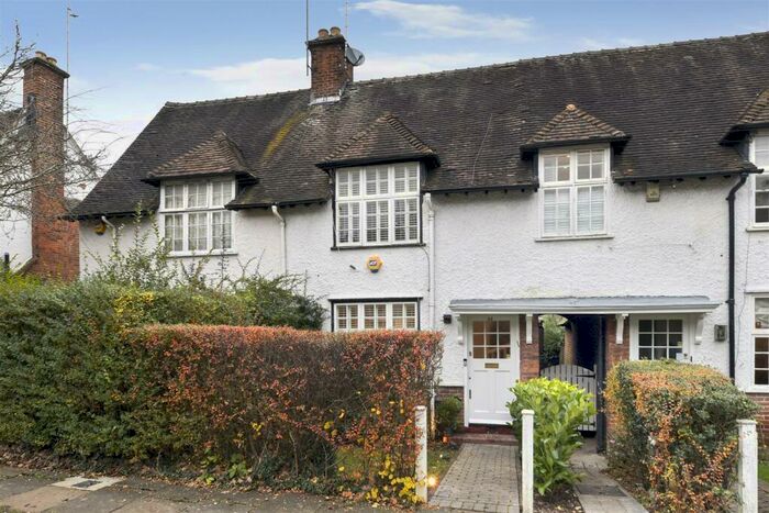 3 Bedroom Cottage To Rent In Oakwood Road, Hampstead Garden Suburb, NW11