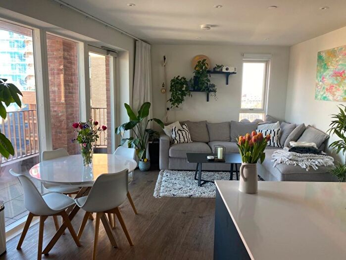 2 Bedroom Flat To Rent In Alington House, Mary Neuner Road, London, N8