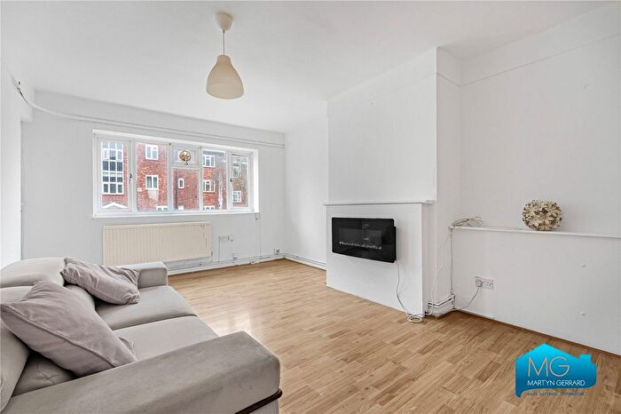 3 Bedroom Flat To Rent In Elmshurst Crescent, East Finchley, London, N2