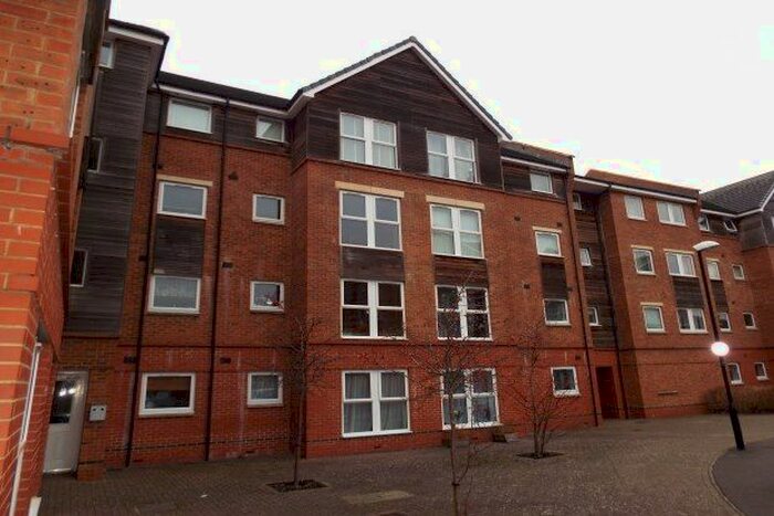 2 Bedroom Flat To Rent In Thistle House, Swindon, SN1
