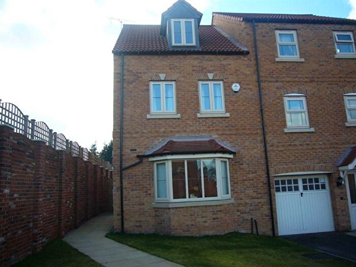 4 Bedroom Town House To Rent In Maple Leaf Gardens, Worksop, S80